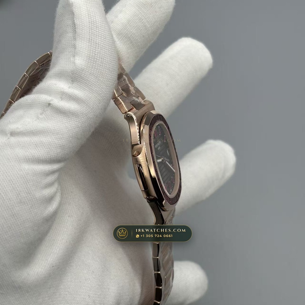 Patek Philippe Nautilus Self-Winding Diamond-Set Bezel 18K Rose Gold Geneva Atelier Spec Ref. 5723/112R-001 — Studio Gallery Plate V in 18K Rose Gold Au750 (186.5g Verified Mass, Patek Philippe Cal. 26-330 S C / Cal. 324 S C - 21K Gold Rotor)
