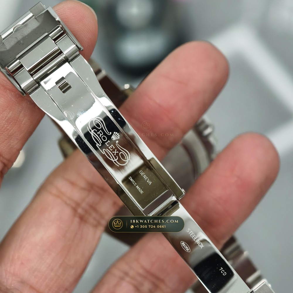 Rolex Cosmograph Daytona Chronometer Regulated Spec Ref. 116520 — Studio Gallery Plate VII in 904L Stainless Steel Custom Architecture (143.2g Verified Mass, Rolex Manufacture Cal. 4130 - 72h Power Reserve)