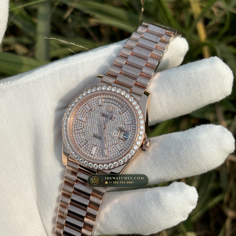 Rolex Day-Date 40 Diamond-Set Bezel 18K Everose Gold Ref. 228345RBR — Studio Gallery Plate V in 18K Rose Gold Au750 (210.3g Verified Mass, Rolex Manufacture Cal. 3255 - 70h Power Reserve)