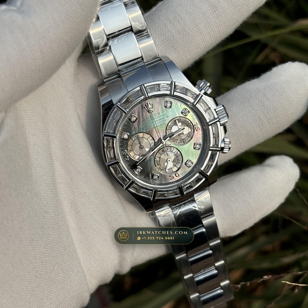 Rolex Cosmograph Daytona Iridescent Natural Mother-of-Pearl Dial Diamond-Set Bezel 18K White Gold Ref. 126589RBR — Studio Gallery Plate III in 18K White Gold Au750 (216.3g Verified Mass, Rolex Manufacture Cal. 4131 - 72h Power Reserve)