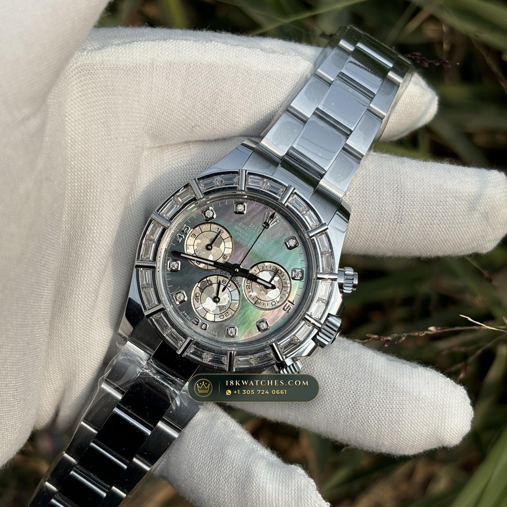 Rolex Cosmograph Daytona Iridescent Natural Mother-of-Pearl Dial Diamond-Set Bezel 18K White Gold Ref. 126589RBR — Studio Gallery Plate V in 18K White Gold Au750 (216.3g Verified Mass, Rolex Manufacture Cal. 4131 - 72h Power Reserve)