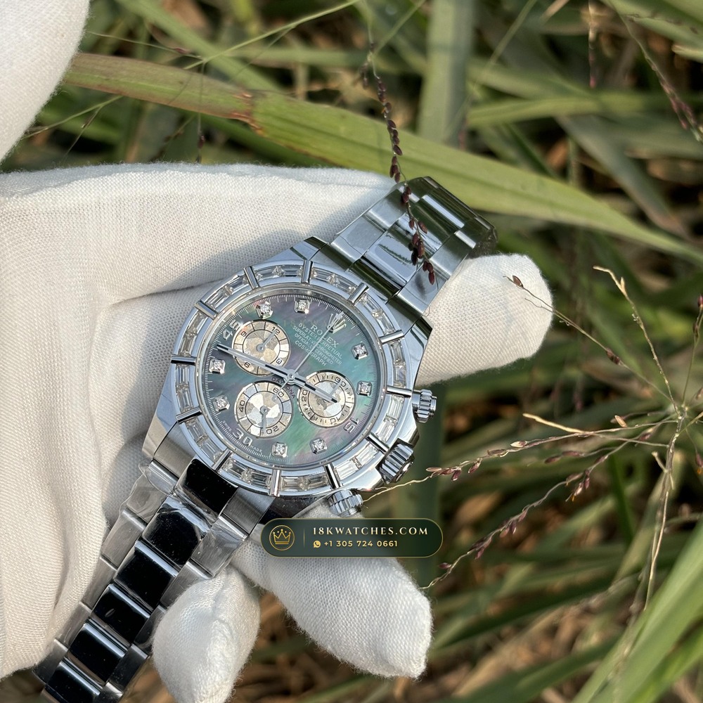 Rolex Cosmograph Daytona Iridescent Natural Mother-of-Pearl Dial Diamond-Set Bezel 18K White Gold Ref. 126589RBR — Studio Gallery Plate VI in 18K White Gold Au750 (216.3g Verified Mass, Rolex Manufacture Cal. 4131 - 72h Power Reserve)