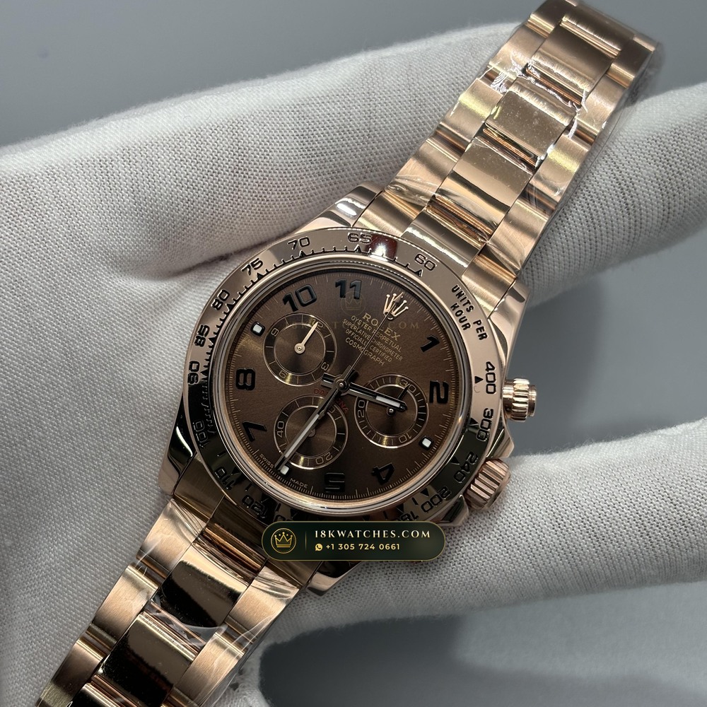 Rolex Cosmograph Daytona 18K Everose Gold Hand-Chamfered Bevel Spec Ref. 116505 — Studio Gallery Plate II in 18K Rose Gold Au750 (216.7g Verified Mass, Rolex Manufacture Cal. 4130 - 72h Power Reserve)