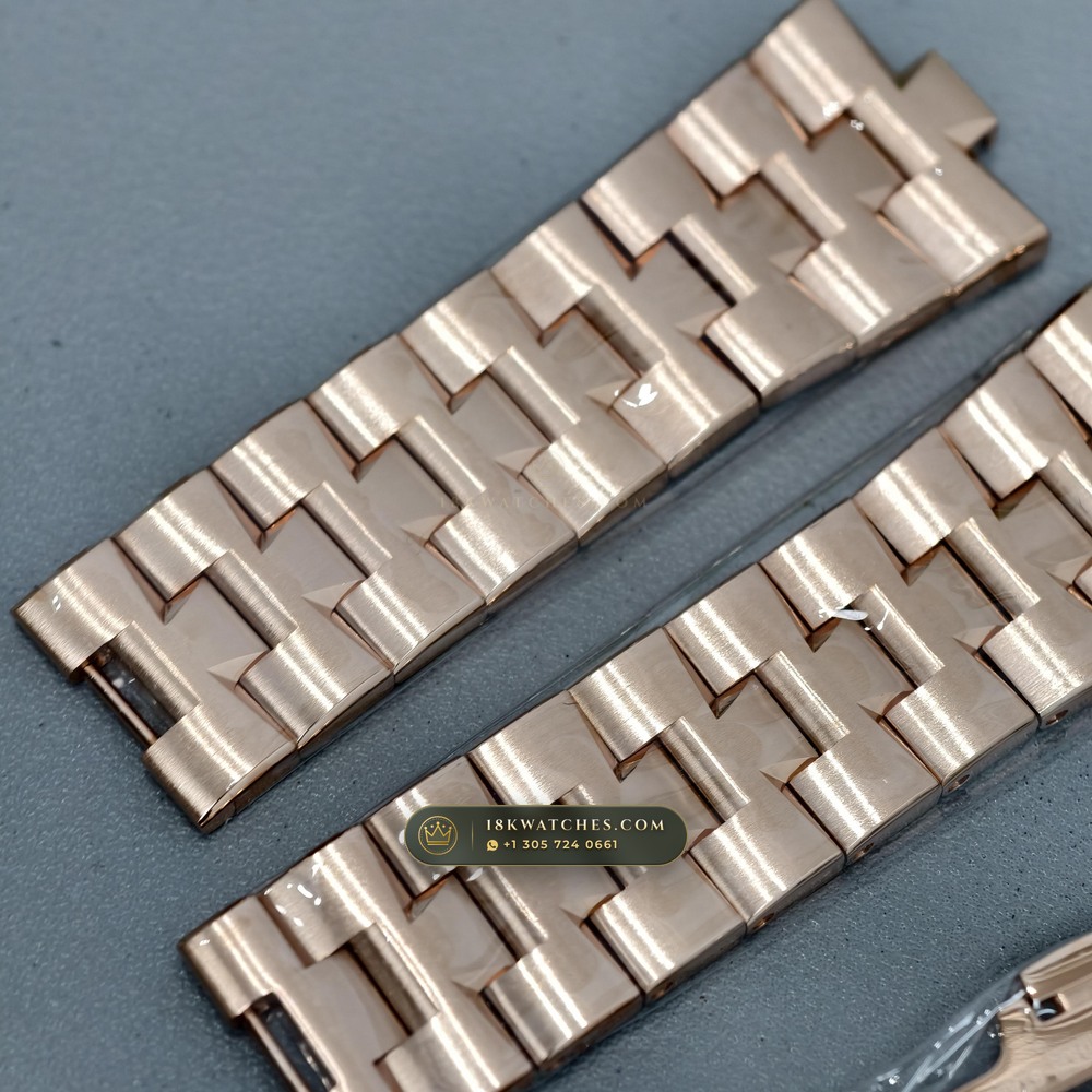 Vacheron Constantin Overseas Perpetual Calendar / Ultra-Thin 18K Rose Gold Ref. 4300V — Studio Gallery Plate VIII in 18K Rose Gold Au750 (176.2g Verified Mass, Vacheron Constantin Cal. 1120 QP/1 Ultra-Thin)