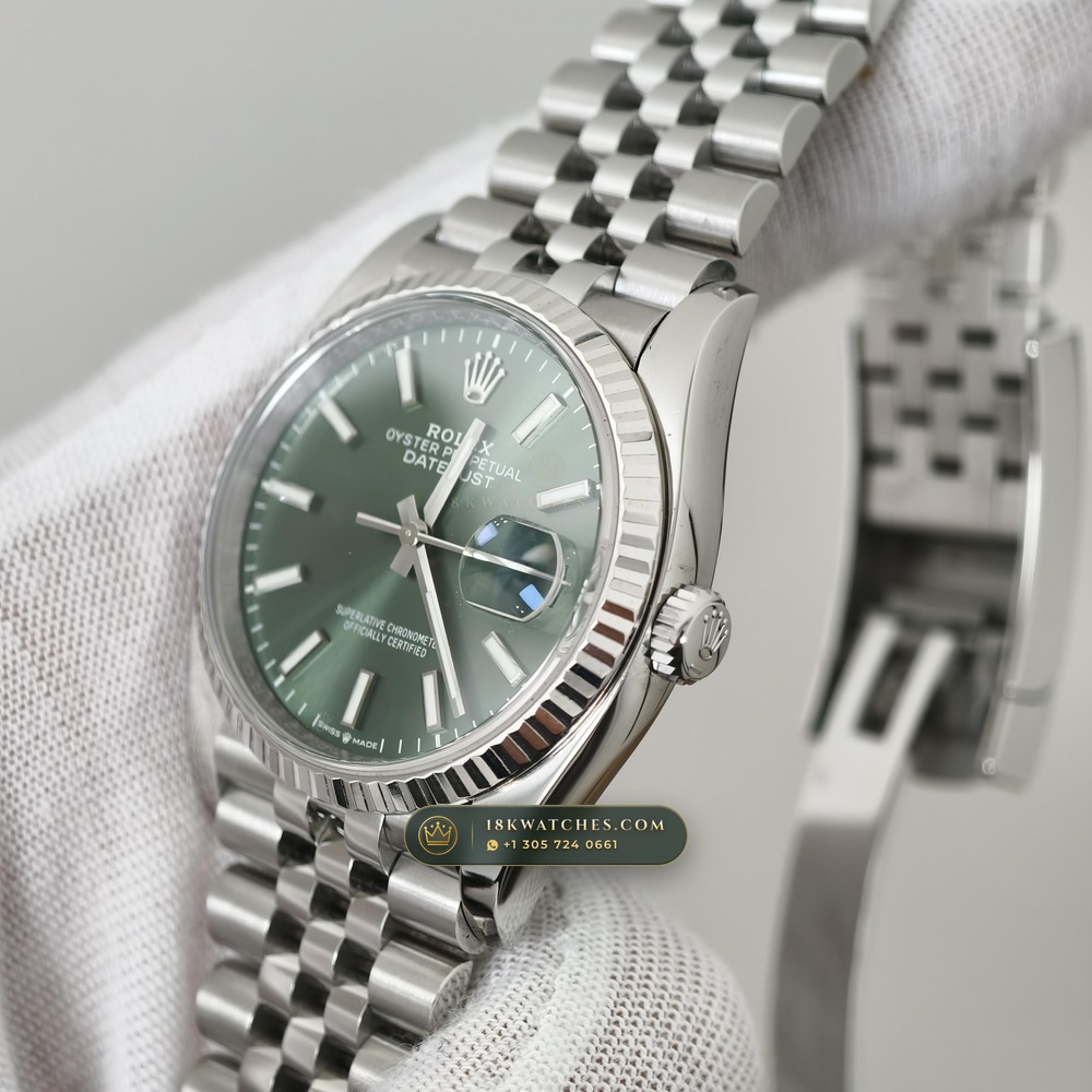 Rolex Datejust 36 Sunray Emerald / Khaki Green Dial Ref. 126231 — Studio Gallery Plate V in 18K Gold & 904L Oystersteel Rolesor (130.1g Verified Mass, Rolex Manufacture Cal. 3235 - 70h Power Reserve)