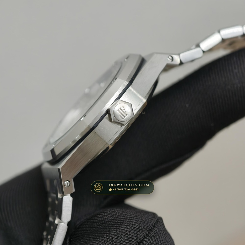 Audemars Piguet Royal Oak Selfwinding 37mm Geneva Atelier Spec Ref. 15450ST — Studio Gallery Plate VI in 904L Stainless Steel Custom Architecture (132.3g Verified Mass, Audemars Piguet Cal. 3120 / Cal. 5900)