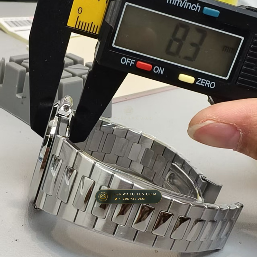 Patek Philippe Nautilus Self-Winding Custom SW Dial 22K Gold Rotor Ref. 5711/1A-001 — Studio Gallery Plate IX in 904L Stainless Steel Custom Architecture (115.1g Verified Mass, Patek Philippe Cal. 26-330 S C / Cal. 324 S C - 21K Gold Rotor)