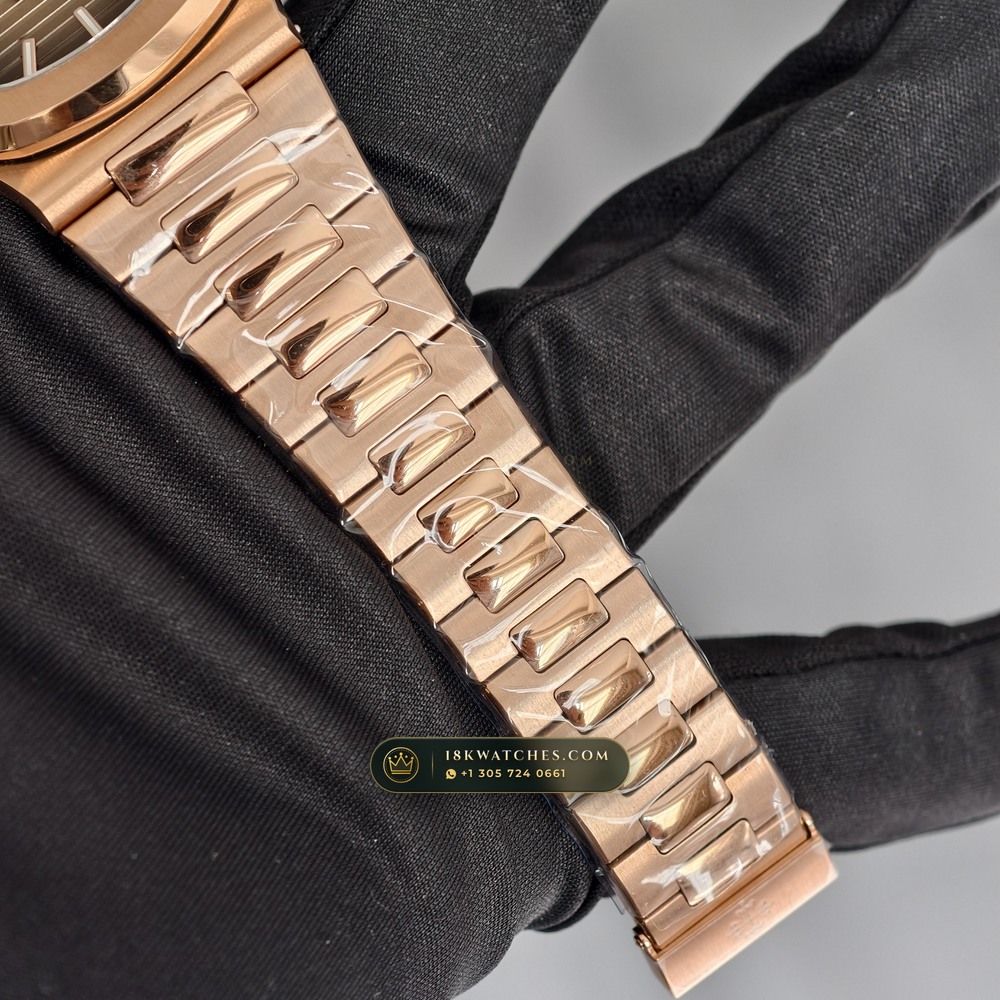 Patek Philippe Nautilus Self-Winding 18K Rose Gold Ref. 5711/1R — Studio Gallery Plate X in 18K Rose Gold Au750 (186.7g Verified Mass, Patek Philippe Cal. 26-330 S C / Cal. 324 S C - 21K Gold Rotor)