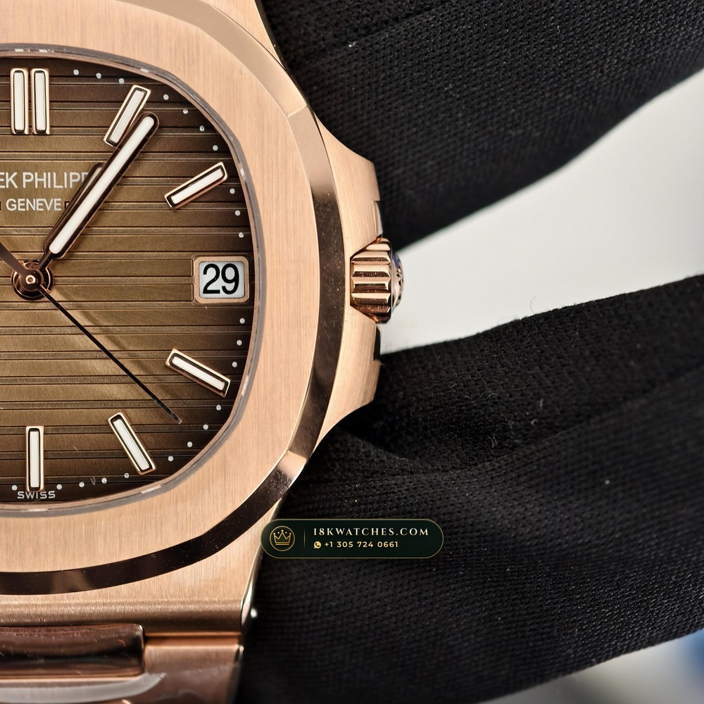 Patek Philippe Nautilus Self-Winding 18K Rose Gold Ref. 5711/1R — Studio Gallery Plate VIII in 18K Rose Gold Au750 (186.7g Verified Mass, Patek Philippe Cal. 26-330 S C / Cal. 324 S C - 21K Gold Rotor)