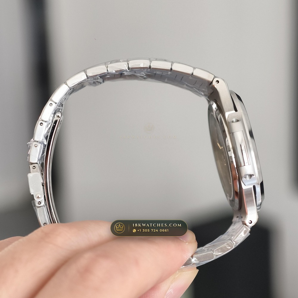 Patek Philippe Nautilus Self-Winding Custom SW Dial Ref. 5711/1A — Studio Gallery Plate VII in 904L Stainless Steel Custom Architecture (115.1g Verified Mass, Patek Philippe Cal. 26-330 S C / Cal. 324 S C - 21K Gold Rotor)