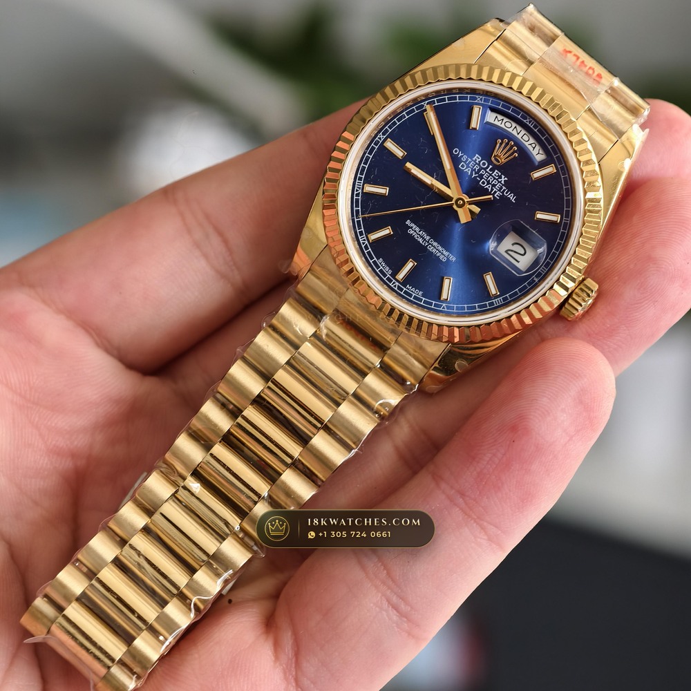 Rolex Day-Date 36 Graduated Royal Blue Sunburst Dial 18K Yellow Gold Ref. 118238 — Studio Gallery Plate II in 18K Yellow Gold Au750 (141.3g Verified Mass, Rolex Manufacture Cal. 3155)