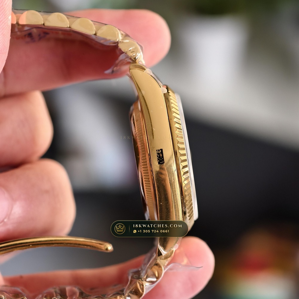 Rolex Day-Date 36 Graduated Royal Blue Sunburst Dial 18K Yellow Gold Ref. 118238 — Studio Gallery Plate VI in 18K Yellow Gold Au750 (141.3g Verified Mass, Rolex Manufacture Cal. 3155)