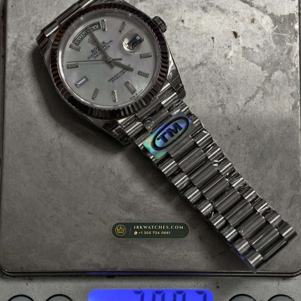 Rolex Day-Date 40 Iridescent Natural Mother-of-Pearl Dial 18K White Gold Ref. 228239 — Studio Gallery Plate X in 18K White Gold Au750 (210.5g Verified Mass, Rolex Manufacture Cal. 3255 - 70h Power Reserve)