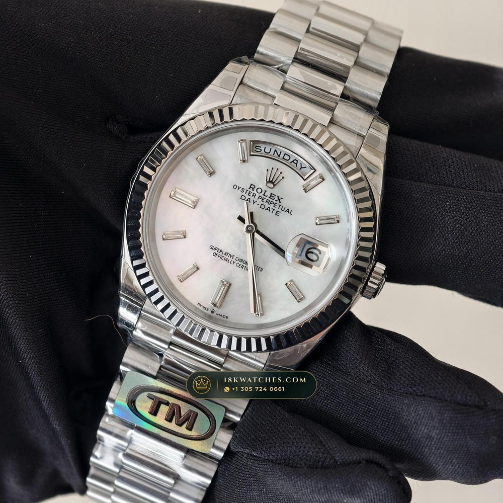 Rolex Day-Date 40 Iridescent Natural Mother-of-Pearl Dial 18K White Gold Ref. 228239 — Studio Gallery Plate II in 18K White Gold Au750 (210.5g Verified Mass, Rolex Manufacture Cal. 3255 - 70h Power Reserve)
