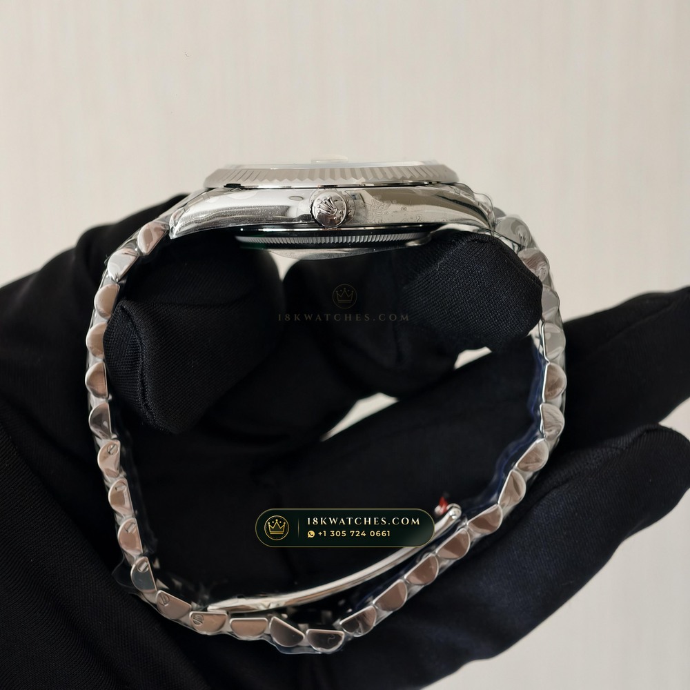 Rolex Day-Date 40 Iridescent Natural Mother-of-Pearl Dial 18K White Gold Ref. 228239 — Studio Gallery Plate V in 18K White Gold Au750 (210.5g Verified Mass, Rolex Manufacture Cal. 3255 - 70h Power Reserve)