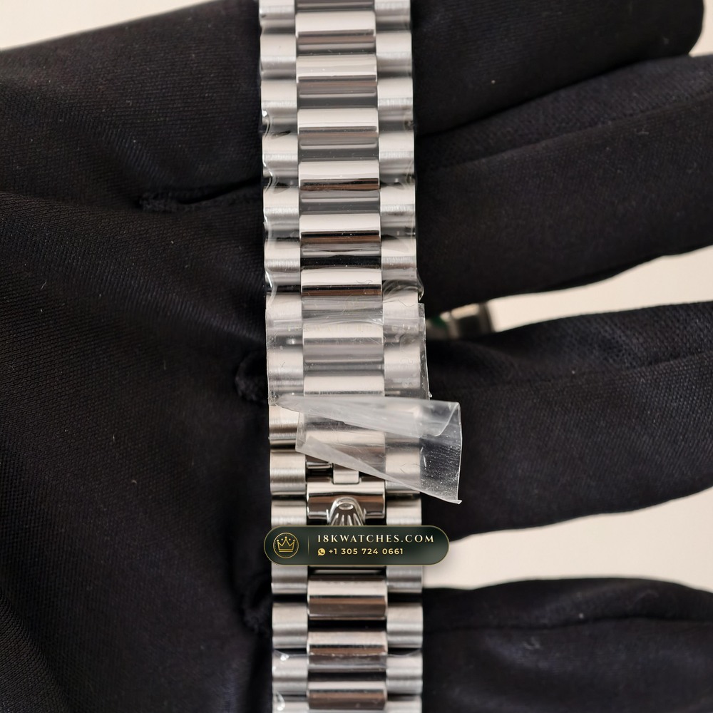 Rolex Day-Date 40 Iridescent Natural Mother-of-Pearl Dial 18K White Gold Ref. 228239 — Studio Gallery Plate IX in 18K White Gold Au750 (210.5g Verified Mass, Rolex Manufacture Cal. 3255 - 70h Power Reserve)
