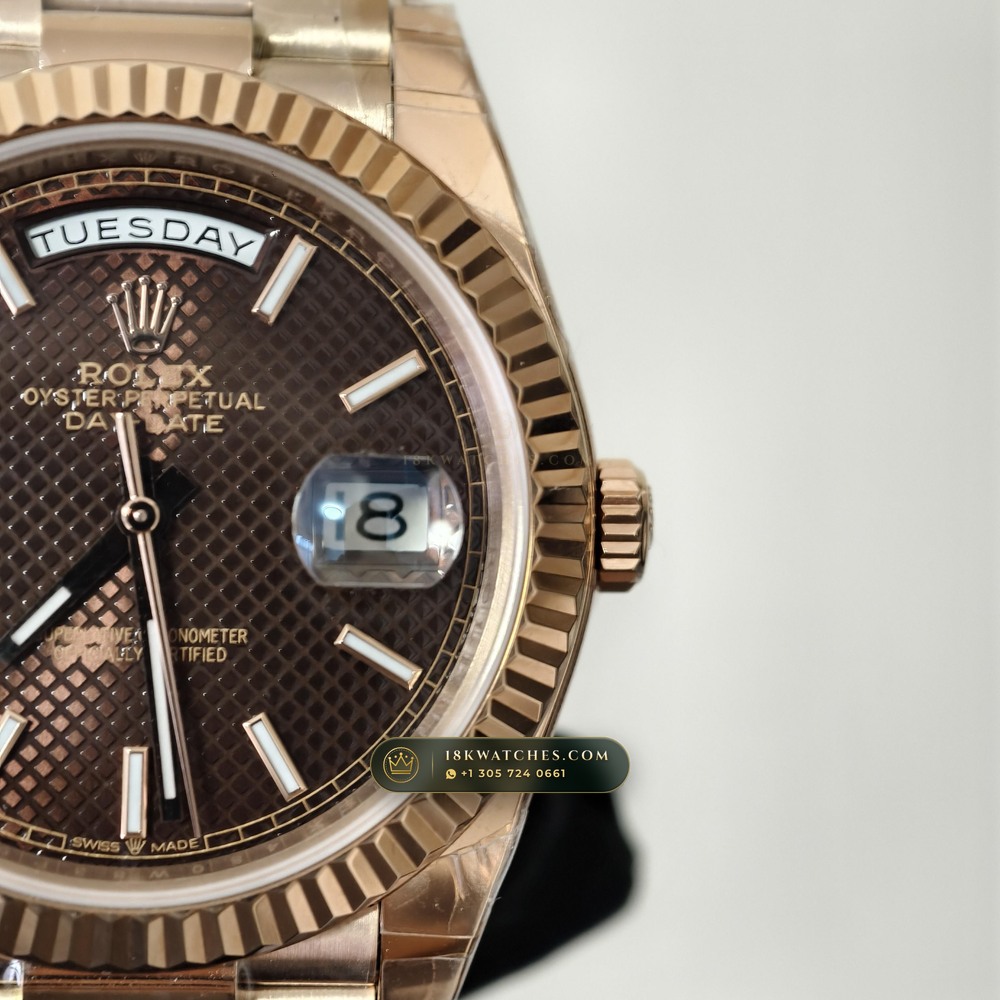 Rolex Day-Date 40 18K Everose Gold Geneva Atelier Spec Ref. 228235 — Studio Gallery Plate III in 18K Rose Gold Au750 (210.5g Verified Mass, Rolex Manufacture Cal. 3255 - 70h Power Reserve)