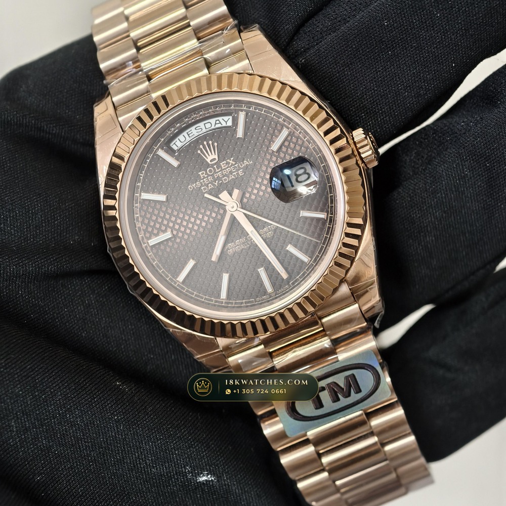 Rolex Day-Date 40 18K Everose Gold Geneva Atelier Spec Ref. 228235 — Studio Gallery Plate IV in 18K Rose Gold Au750 (210.5g Verified Mass, Rolex Manufacture Cal. 3255 - 70h Power Reserve)