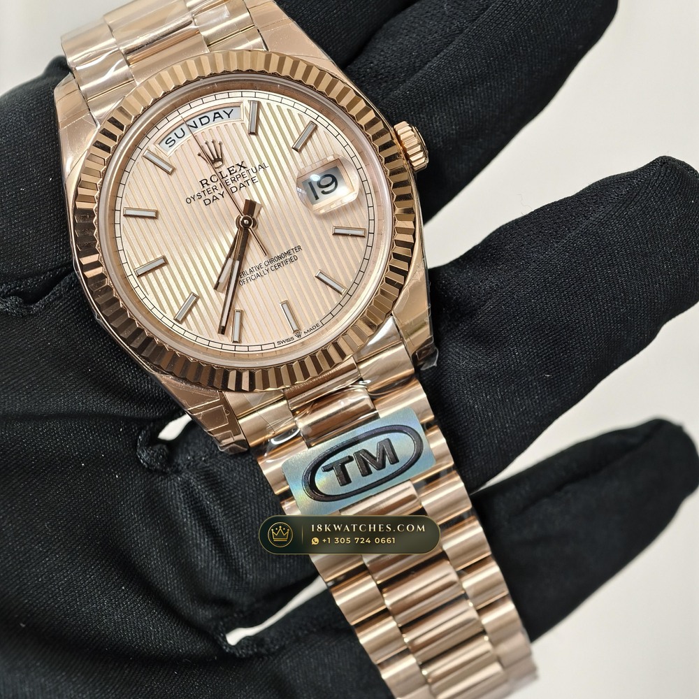 Rolex Day-Date 40 18K Everose Gold Chronometer Regulated Spec Ref. 228235 — Studio Gallery Plate II in 18K Rose Gold Au750 (210.4g Verified Mass, Rolex Manufacture Cal. 3255 - 70h Power Reserve)