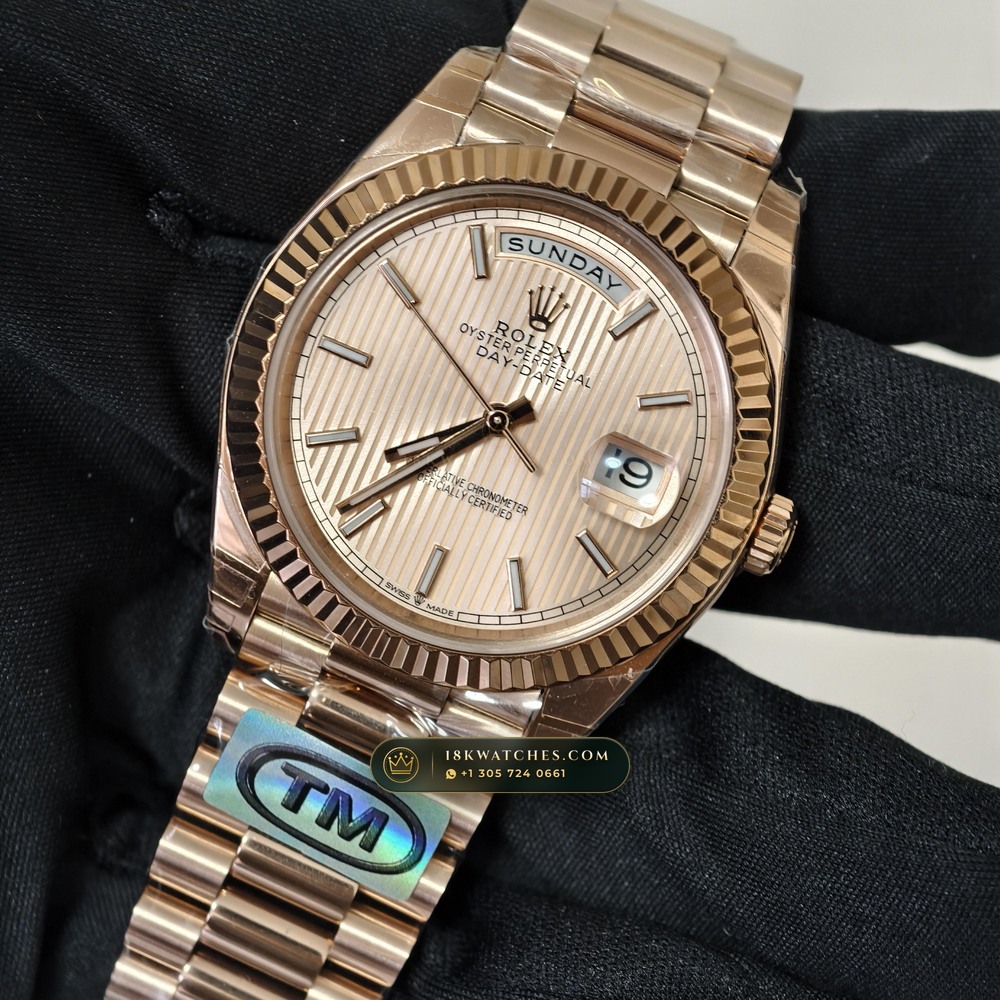 Rolex Day-Date 40 18K Everose Gold Chronometer Regulated Spec Ref. 228235 — Studio Gallery Plate III in 18K Rose Gold Au750 (210.4g Verified Mass, Rolex Manufacture Cal. 3255 - 70h Power Reserve)