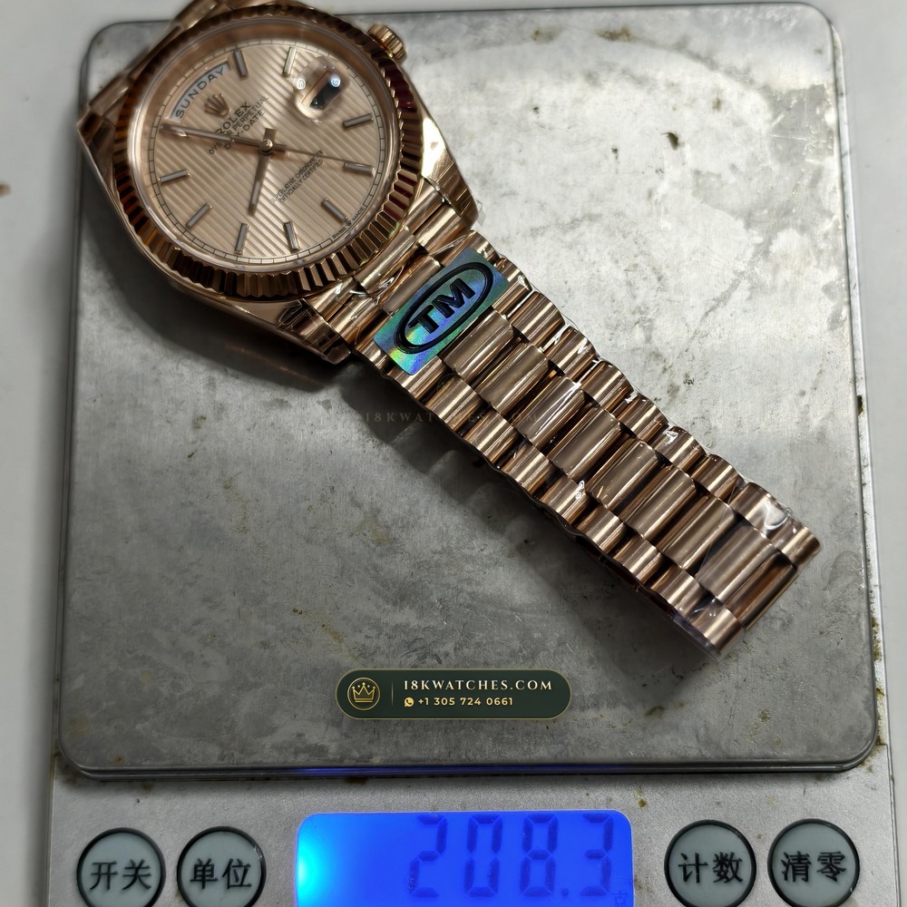 Rolex Day-Date 40 18K Everose Gold Chronometer Regulated Spec Ref. 228235 — Studio Gallery Plate VIII in 18K Rose Gold Au750 (210.4g Verified Mass, Rolex Manufacture Cal. 3255 - 70h Power Reserve)