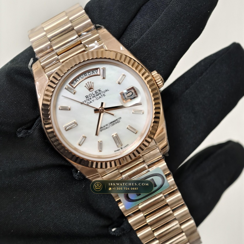 Rolex Day-Date 40 Iridescent Natural Mother-of-Pearl Dial 18K Everose Gold Geneva Atelier Spec Ref. 228235 — Studio Gallery Plate III in 18K Rose Gold Au750 (210.8g Verified Mass, Rolex Manufacture Cal. 3255 - 70h Power Reserve)