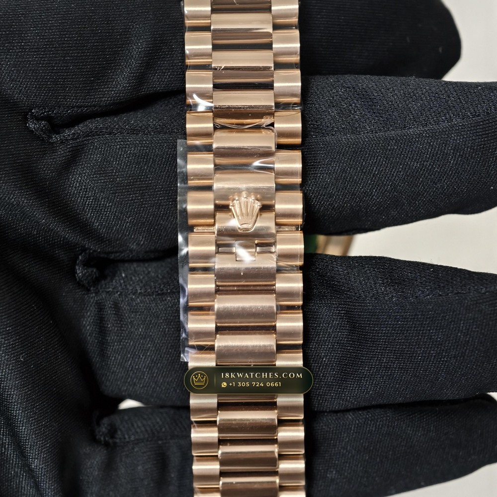 Rolex Day-Date 40 Iridescent Natural Mother-of-Pearl Dial 18K Everose Gold Geneva Atelier Spec Ref. 228235 — Studio Gallery Plate VII in 18K Rose Gold Au750 (210.8g Verified Mass, Rolex Manufacture Cal. 3255 - 70h Power Reserve)