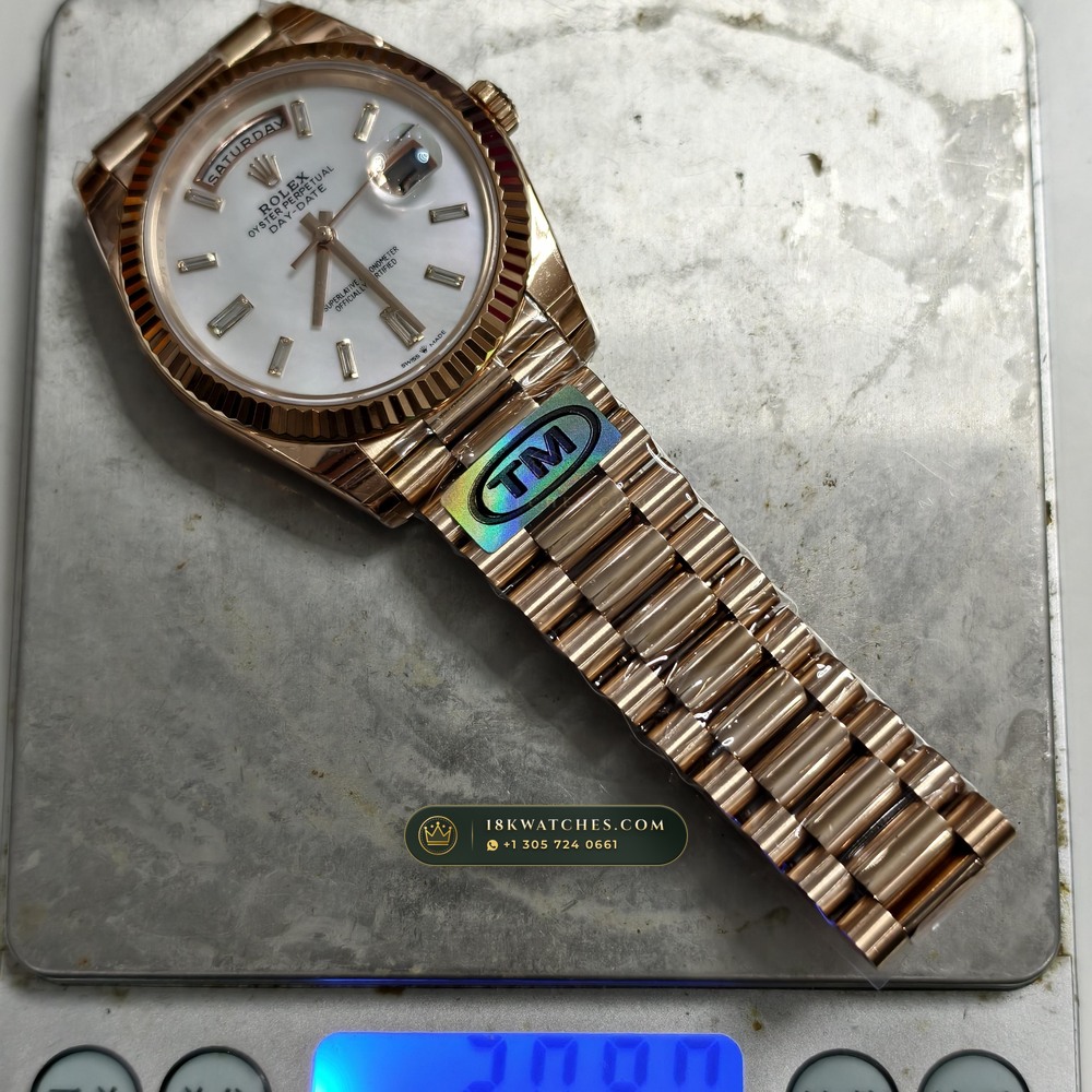 Rolex Day-Date 40 Iridescent Natural Mother-of-Pearl Dial 18K Everose Gold Geneva Atelier Spec Ref. 228235 — Studio Gallery Plate VIII in 18K Rose Gold Au750 (210.8g Verified Mass, Rolex Manufacture Cal. 3255 - 70h Power Reserve)