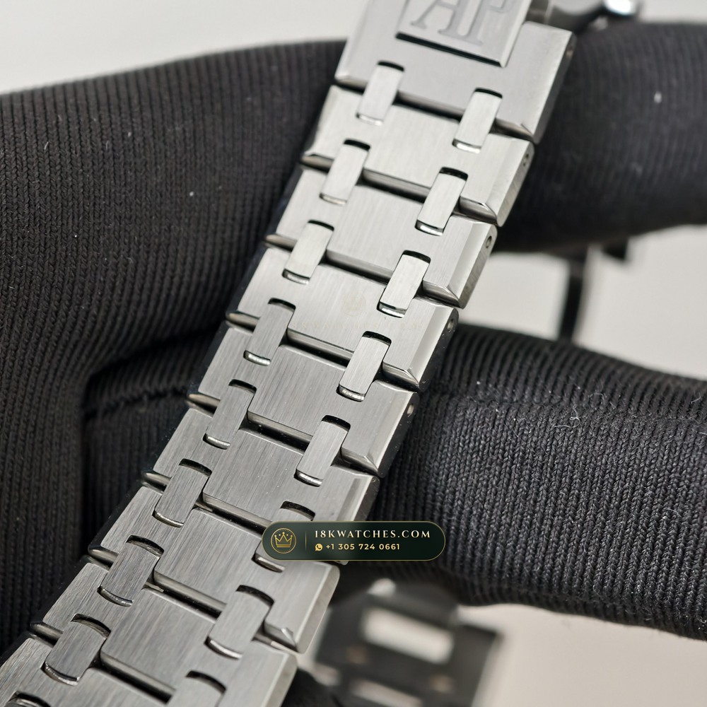 Audemars Piguet Royal Oak Selfwinding 37mm Chronometer Regulated Spec Ref. 15450ST — Studio Gallery Plate V in 904L Stainless Steel Custom Architecture (132.1g Verified Mass, Audemars Piguet Cal. 3120 / Cal. 5900)