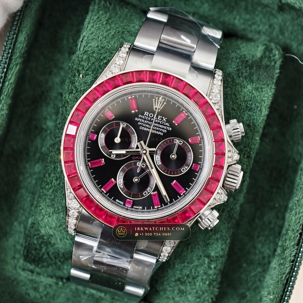 Rolex Cosmograph Daytona Baguette Ruby Bezel 18K White Gold Ref. 126599TRU — Studio Gallery Plate II in 18K White Gold Au750 (216.8g Verified Mass, Rolex Manufacture Cal. 4131 - 72h Power Reserve)