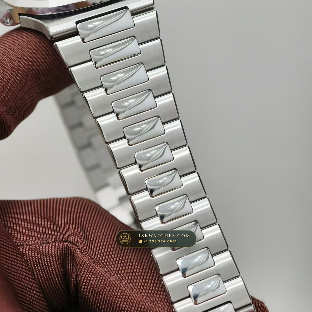 Patek Philippe Nautilus Self-Winding Ref. 5711/1A-014 — Studio Gallery Plate VII in 904L Stainless Steel Custom Architecture (115.3g Verified Mass, Patek Philippe Cal. 26-330 S C / Cal. 324 S C - 21K Gold Rotor)