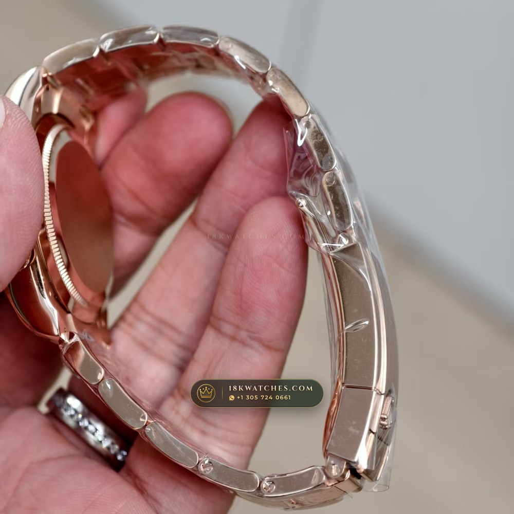 Rolex Cosmograph Daytona 18K Everose Gold Master Watchmaker Spec Ref. 126505 — Studio Gallery Plate X in 18K Rose Gold Au750 (216.8g Verified Mass, Rolex Manufacture Cal. 4131 - 72h Power Reserve)