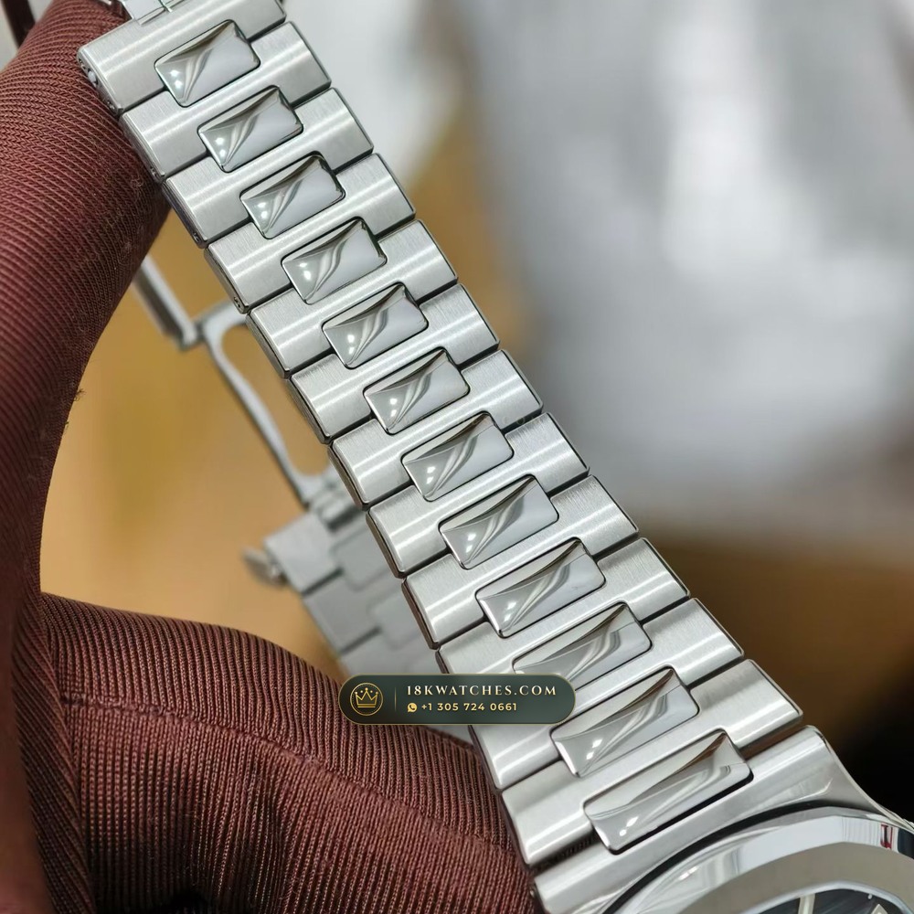 Patek Philippe Nautilus Self-Winding Ref. 5711/1A-010 — Studio Gallery Plate VII in 904L Stainless Steel Custom Architecture (115.2g Verified Mass, Patek Philippe Cal. 26-330 S C / Cal. 324 S C - 21K Gold Rotor)