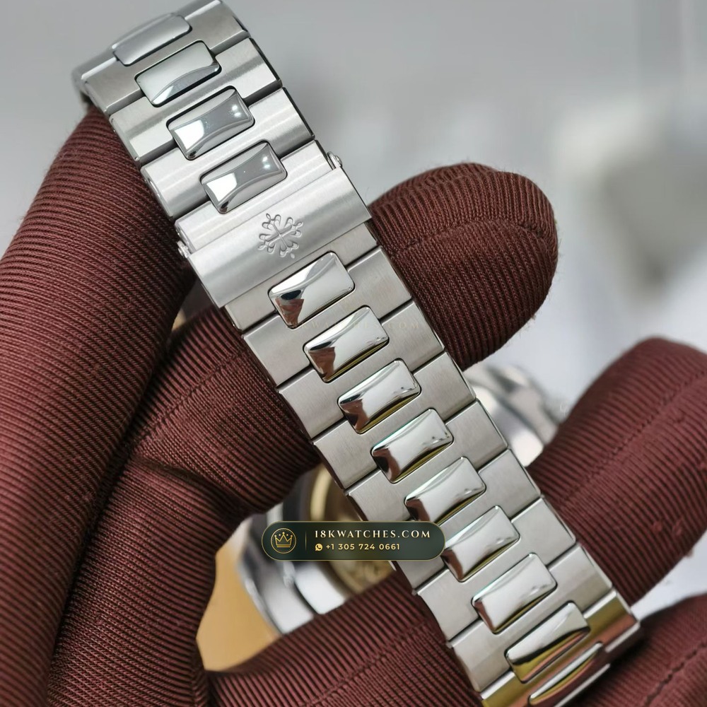 Patek Philippe Nautilus Self-Winding Ref. 5711/1A-010 — Studio Gallery Plate VIII in 904L Stainless Steel Custom Architecture (115.2g Verified Mass, Patek Philippe Cal. 26-330 S C / Cal. 324 S C - 21K Gold Rotor)
