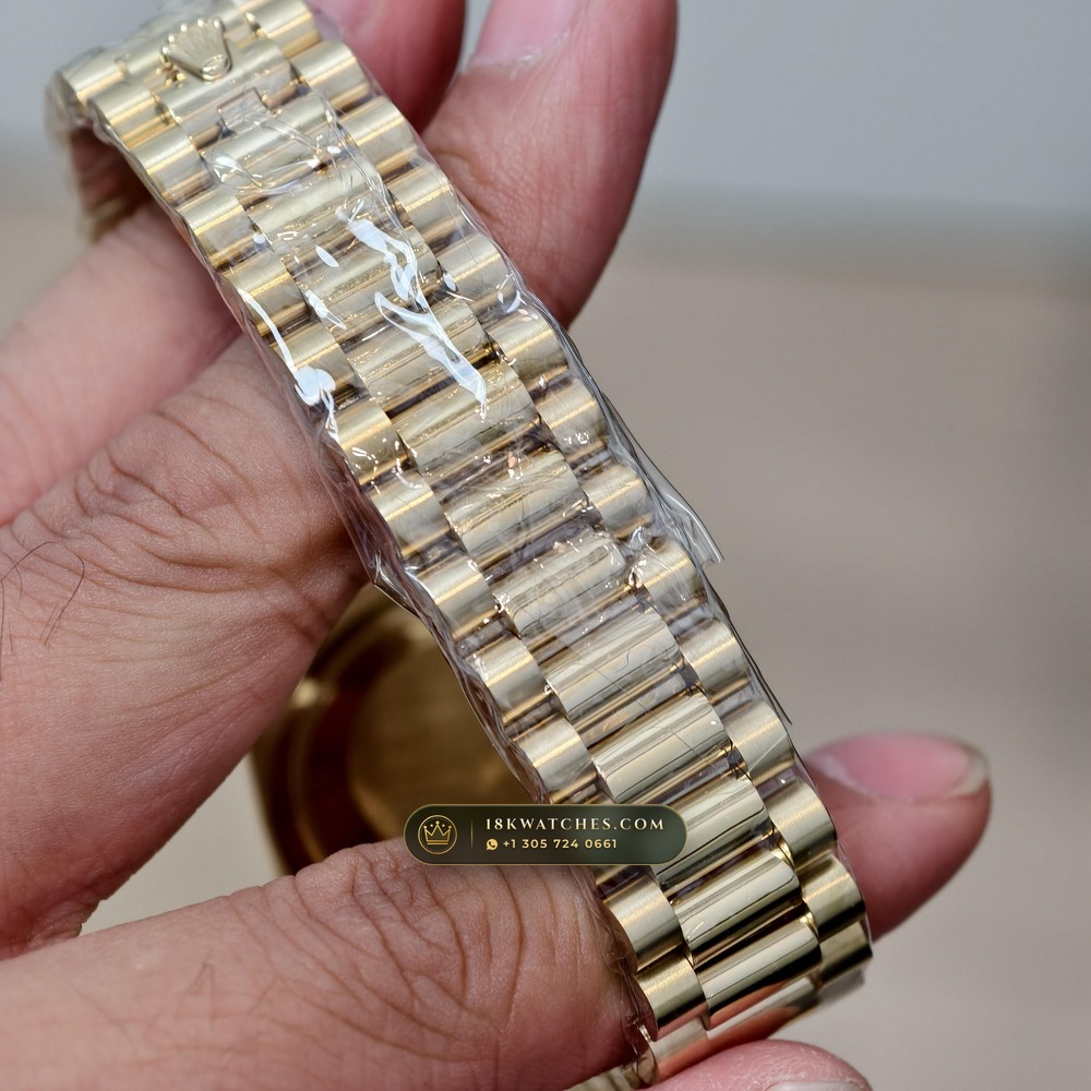 Rolex Day-Date 36 Graduated Green Ombre Sunray Dial 18K Yellow Gold Ref. 128238 — Studio Gallery Plate V in 18K Yellow Gold Au750 (183.4g Verified Mass, Rolex Manufacture Cal. 3255 - 70h Power Reserve)