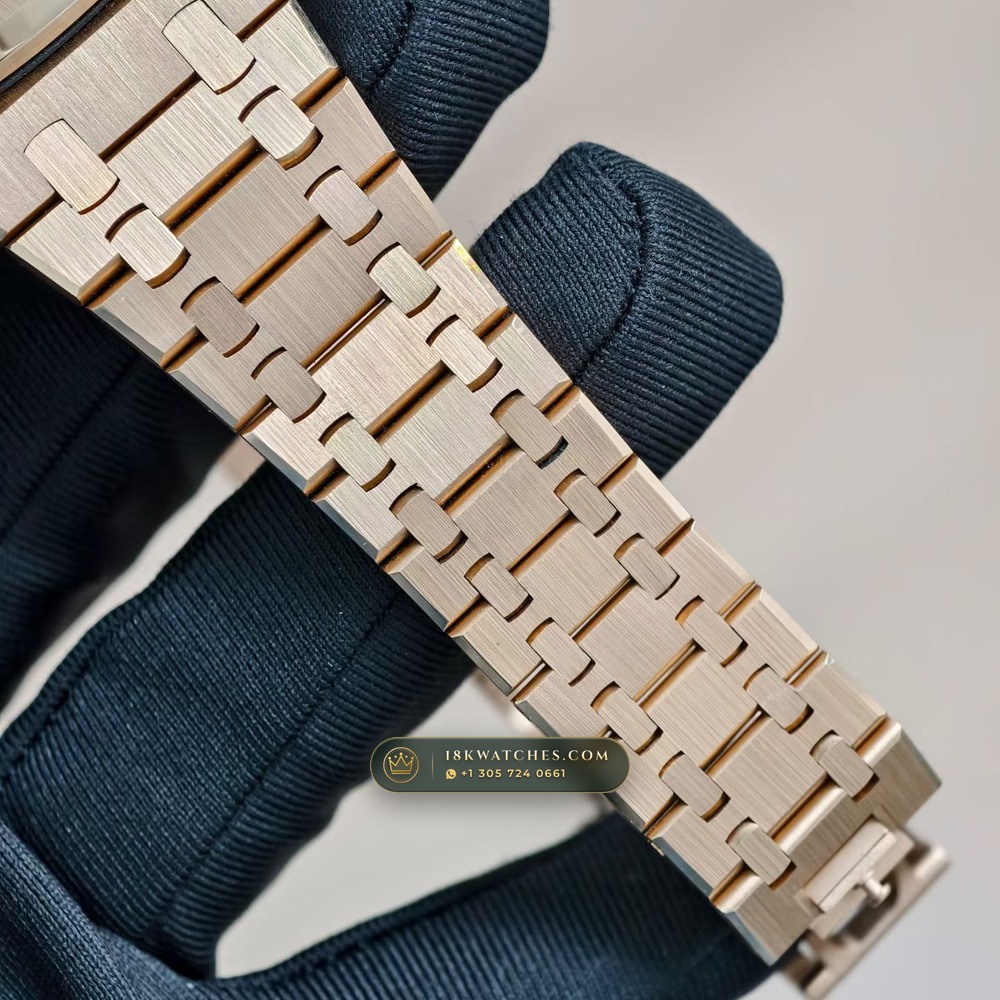 Audemars Piguet Royal Oak Selfwinding Chronograph 41mm 18K Rose Gold Ref. 26331OR — Studio Gallery Plate IV in 18K Rose Gold Au750 (246.2g Verified Mass, Audemars Piguet Cal. 2385 Column-Wheel Chronograph)