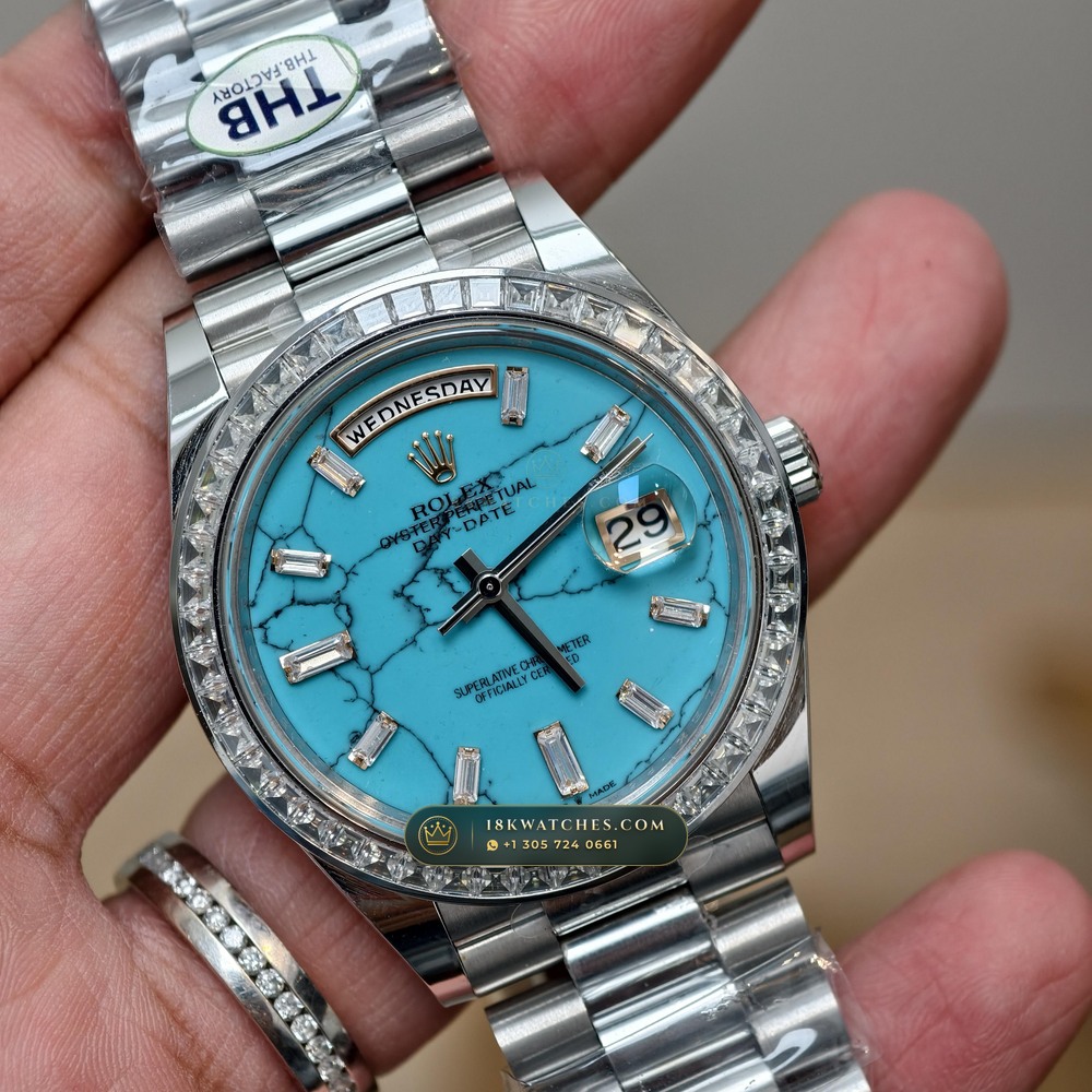Rolex Day-Date 40 Natural Turquoise Dial Diamond-Set Bezel 18K Everose Gold Ref. 228235 — Studio Gallery Plate III in 18K Rose Gold Au750 (210.6g Verified Mass, Rolex Manufacture Cal. 3255 - 70h Power Reserve)