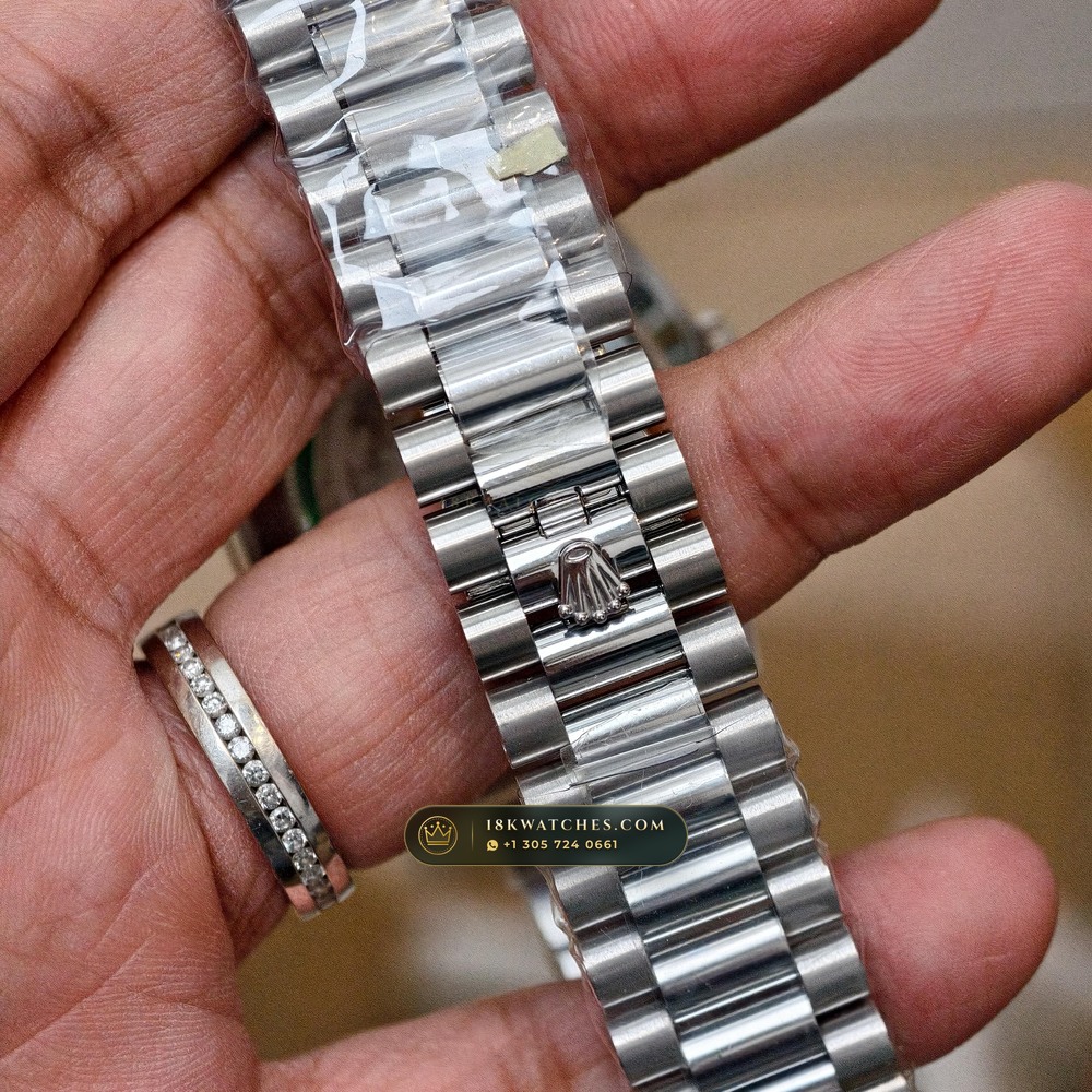 Rolex Day-Date 40 Natural Turquoise Dial Diamond-Set Bezel 18K Everose Gold Ref. 228235 — Studio Gallery Plate VI in 18K Rose Gold Au750 (210.6g Verified Mass, Rolex Manufacture Cal. 3255 - 70h Power Reserve)