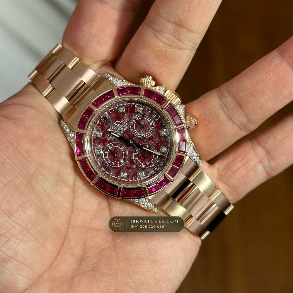 Rolex Cosmograph Daytona Crimson Rubellite Dial & Ruby Bezel 18K Everose Gold Ref. 126505 — Studio Gallery Plate III in 18K Rose Gold Au750 (216.6g Verified Mass, Rolex Manufacture Cal. 4131 - 72h Power Reserve)