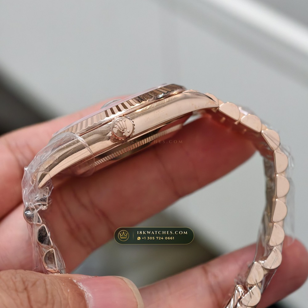 Rolex Day-Date 40 18K Everose Gold Hand-Chamfered Bevel Spec Ref. 228235 — Studio Gallery Plate IV in 18K Rose Gold Au750 (210.4g Verified Mass, Rolex Manufacture Cal. 3255 - 70h Power Reserve)