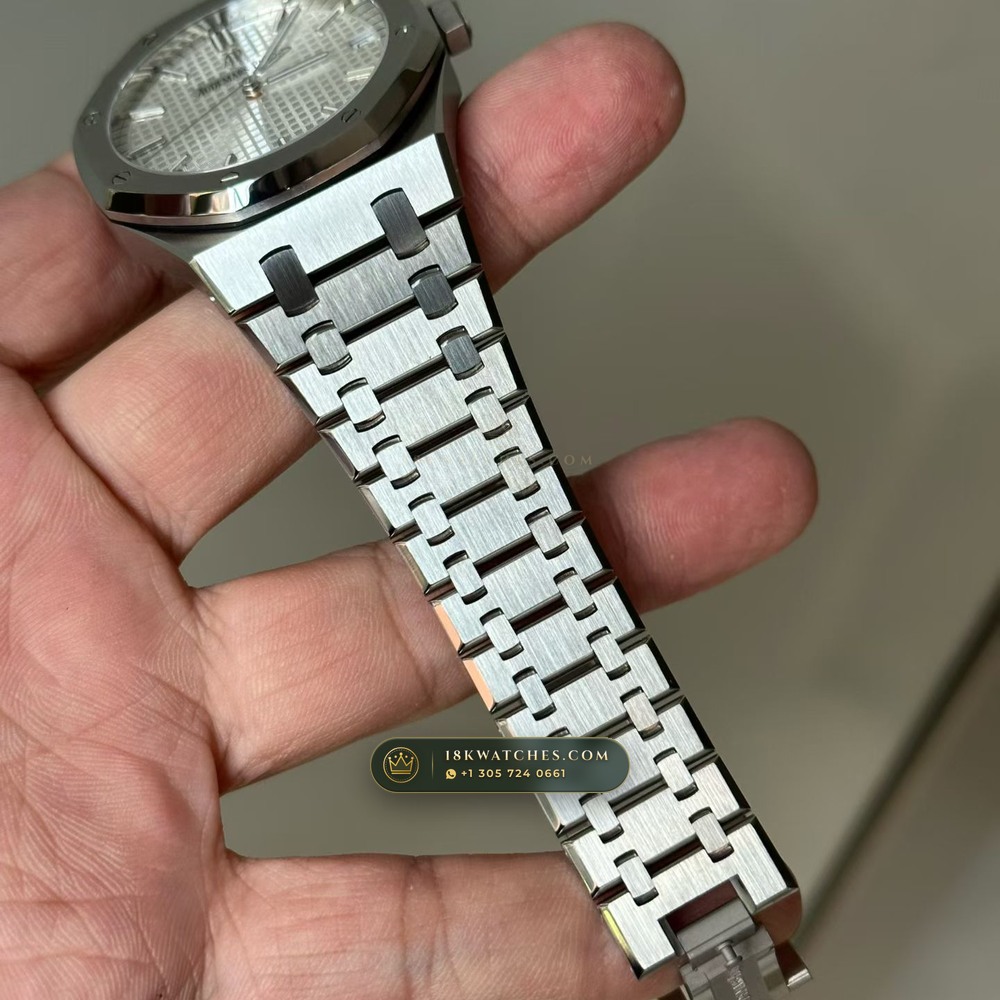 Audemars Piguet Royal Oak Selfwinding 41mm Geneva Atelier Spec Ref. 15500ST — Studio Gallery Plate IV in 904L Stainless Steel Custom Architecture (166.8g Verified Mass, Audemars Piguet Cal. 4302 - 70h Power Reserve)