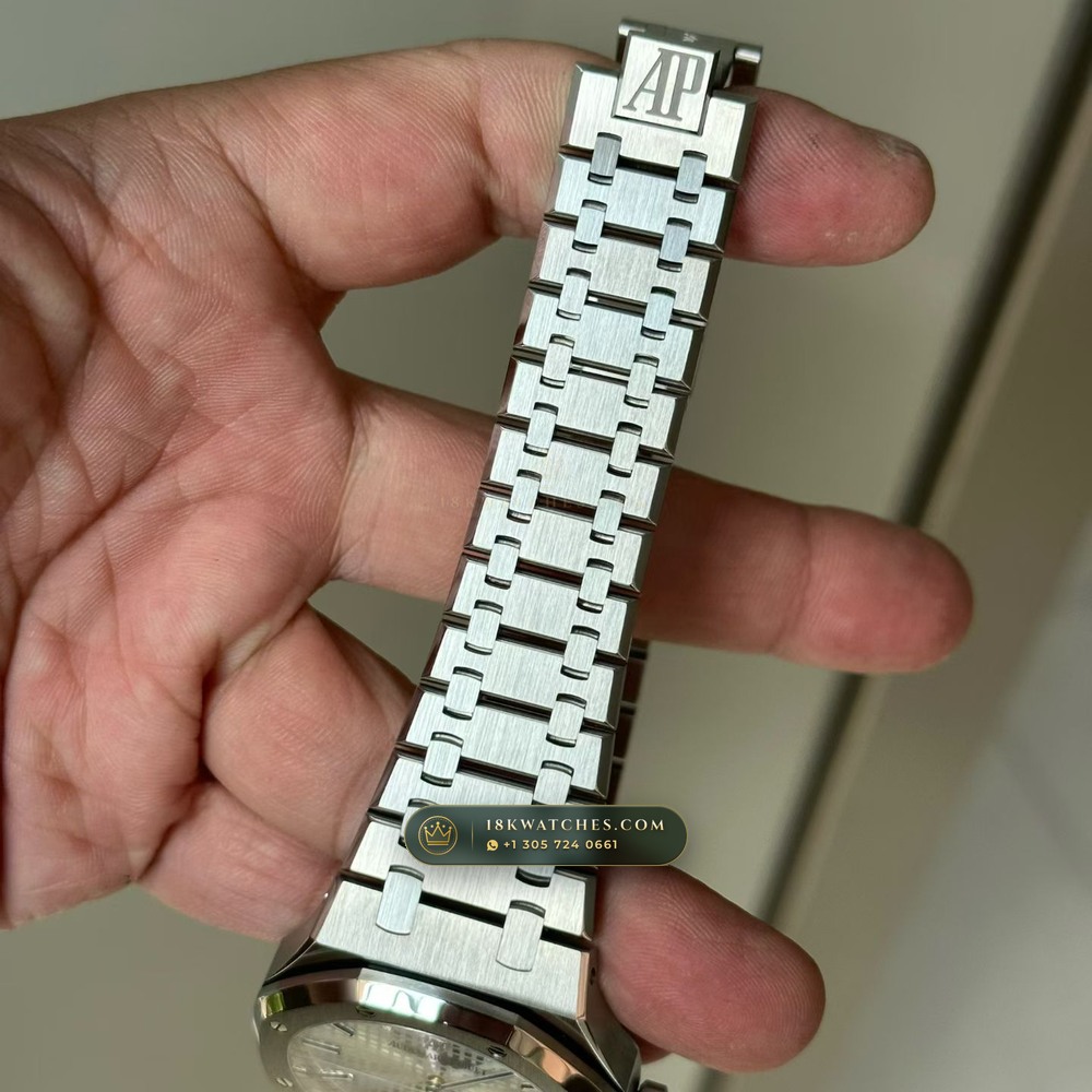 Audemars Piguet Royal Oak Selfwinding 41mm Geneva Atelier Spec Ref. 15500ST — Studio Gallery Plate V in 904L Stainless Steel Custom Architecture (166.8g Verified Mass, Audemars Piguet Cal. 4302 - 70h Power Reserve)