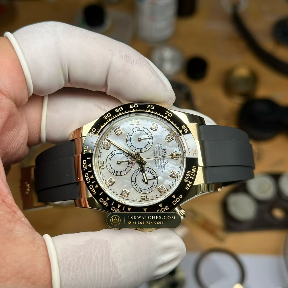 Rolex Cosmograph Daytona Iridescent Natural Mother-of-Pearl Dial 18K Yellow Gold Ref. 116518 — Studio Gallery Plate III in 18K Yellow Gold Au750 (160.9g Verified Mass, Rolex Manufacture Cal. 4130 - 72h Power Reserve)