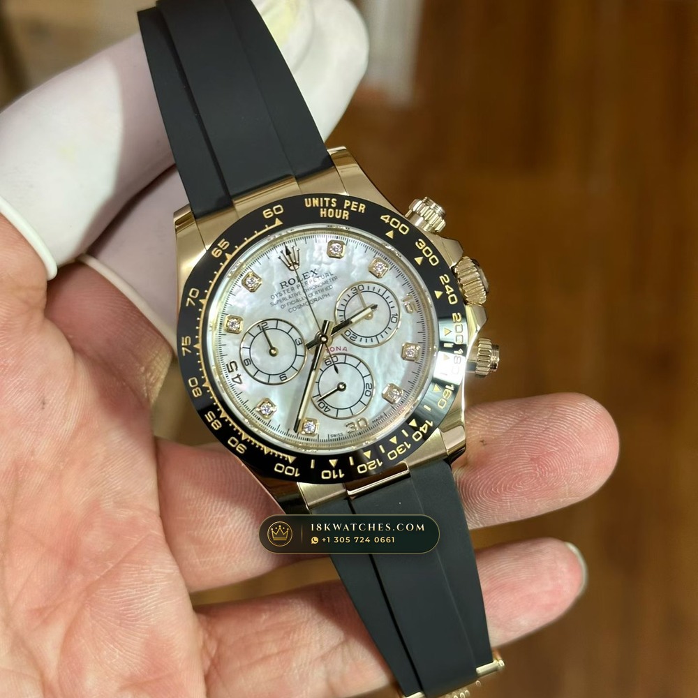 Rolex Cosmograph Daytona Iridescent Natural Mother-of-Pearl Dial 18K Yellow Gold Ref. 116518 — Studio Gallery Plate IV in 18K Yellow Gold Au750 (160.9g Verified Mass, Rolex Manufacture Cal. 4130 - 72h Power Reserve)