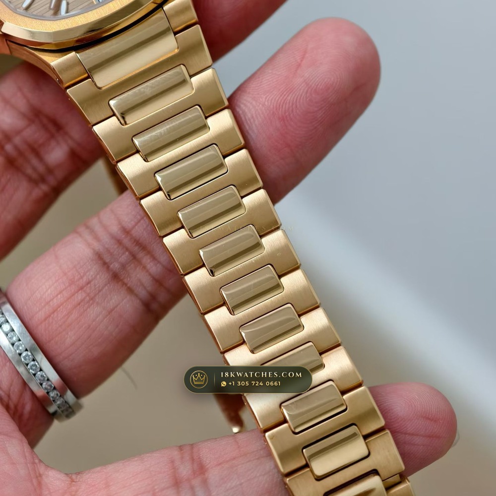 Patek Philippe Nautilus Ladies Automatic 18K Rose Gold Ref. 7118R — Studio Gallery Plate IV in 18K Rose Gold Au750 (145.7g Verified Mass, Patek Philippe Cal. 324 S C - 21K Gold Rotor)
