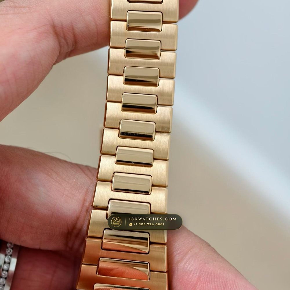 Patek Philippe Nautilus Ladies Automatic 18K Rose Gold Ref. 7118R — Studio Gallery Plate V in 18K Rose Gold Au750 (145.7g Verified Mass, Patek Philippe Cal. 324 S C - 21K Gold Rotor)