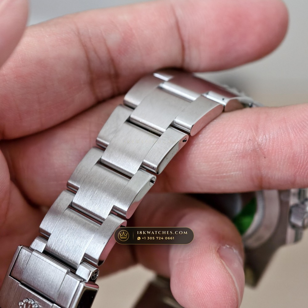 Rolex Submariner Date Hulk Sunburst Green Dial Ref. 116610LV — Studio Gallery Plate X in 904L Stainless Steel Custom Architecture (156.7g Verified Mass, Rolex Manufacture Cal. 3135)
