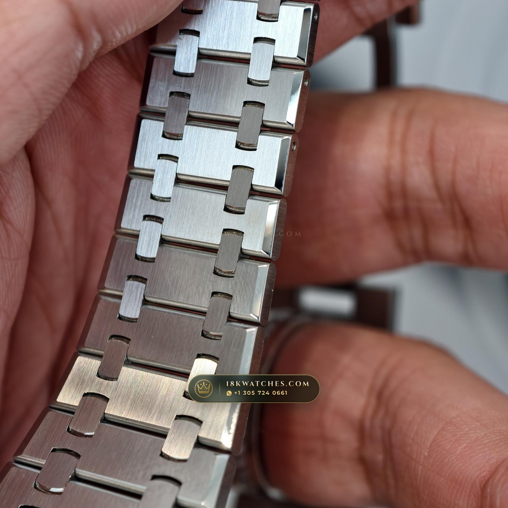 Audemars Piguet Royal Oak Selfwinding 41mm Custom Tapestry Dial Free-Sprung Calibre Ref. 15500ST — Studio Gallery Plate XI in 904L Stainless Steel Custom Architecture (166.4g Verified Mass, Audemars Piguet Cal. 4302 - 70h Power Reserve)