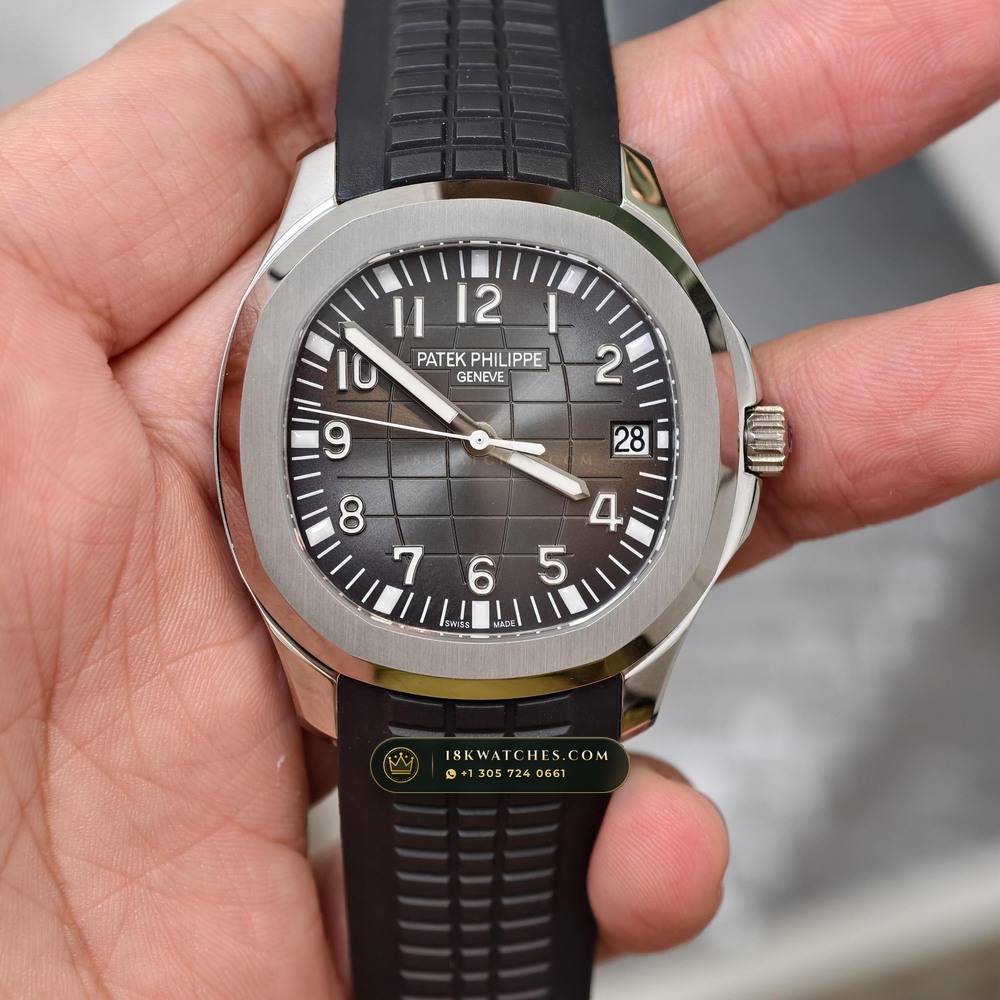 Patek Philippe Aquanaut Extra-Large Self-Winding Sapphire Caseback Spec Ref. 5167A