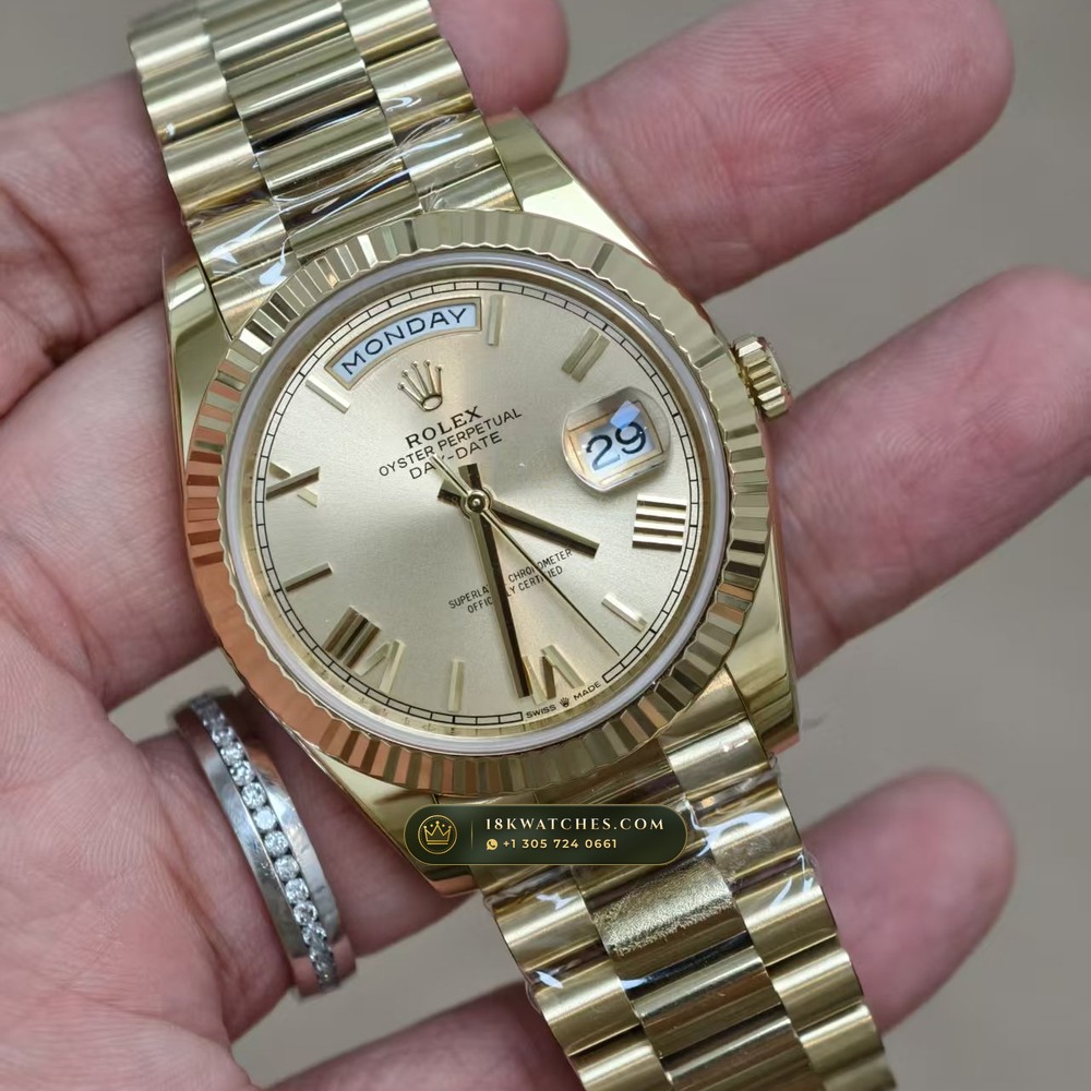 Rolex Day-Date 40 Champagne Gold Roman Dial 18K Yellow Gold Ref. 228238 — Studio Gallery Plate II in 18K Yellow Gold Au750 (210.4g Verified Mass, Rolex Manufacture Cal. 3255 - 70h Power Reserve)
